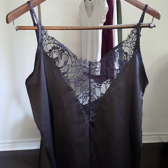 Black silk deep V cami - Picture 2 of 7